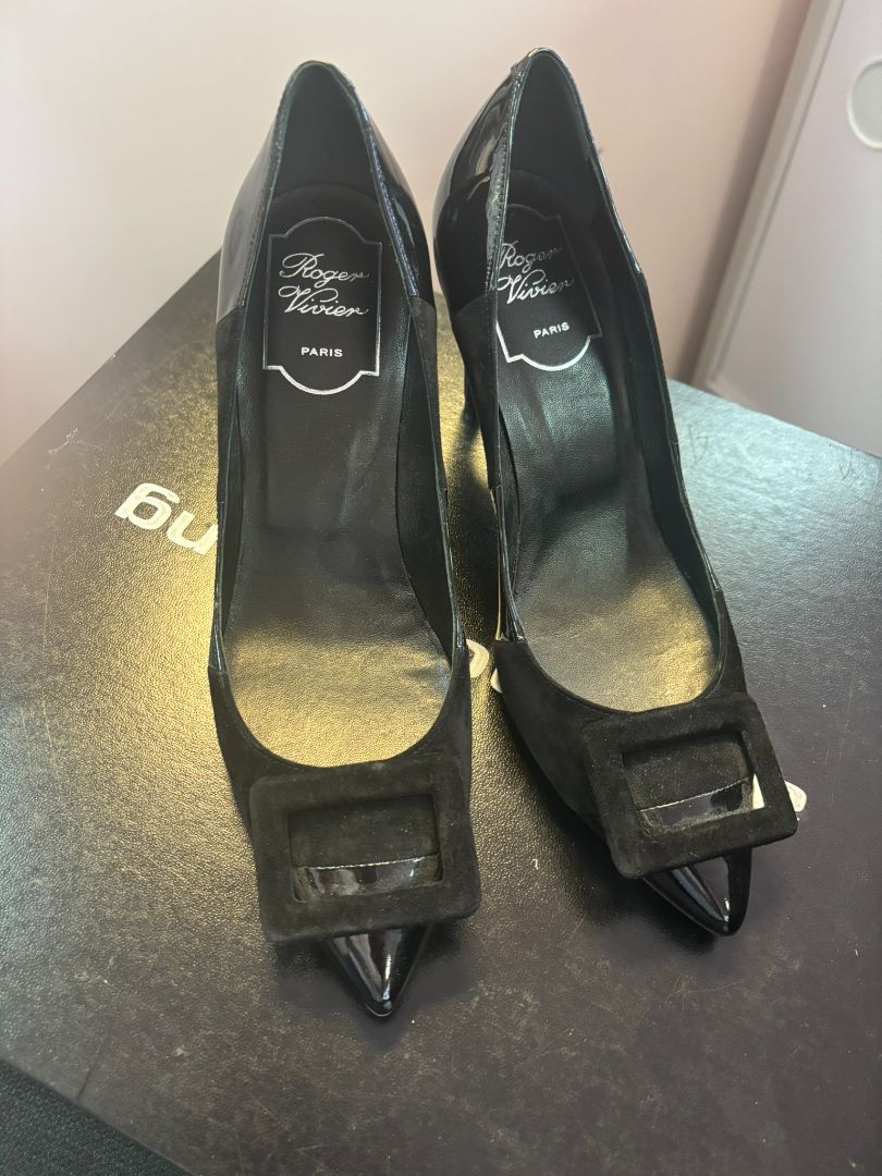 black Roger Vivier patent heels, 35.5 EU