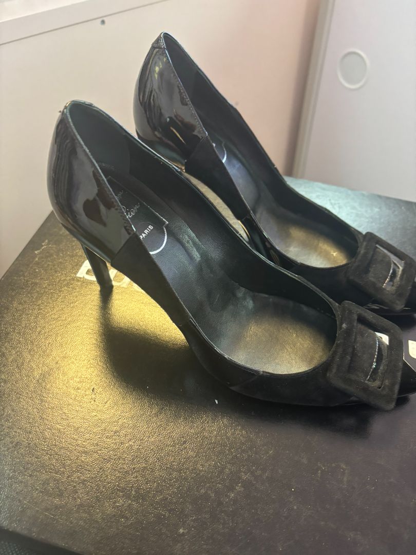 black Roger Vivier patent heels, 35.5 EU