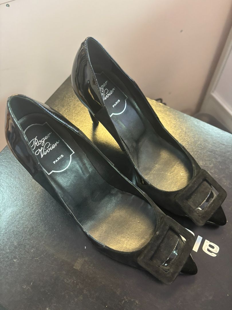 black Roger Vivier patent heels, 35.5 EU