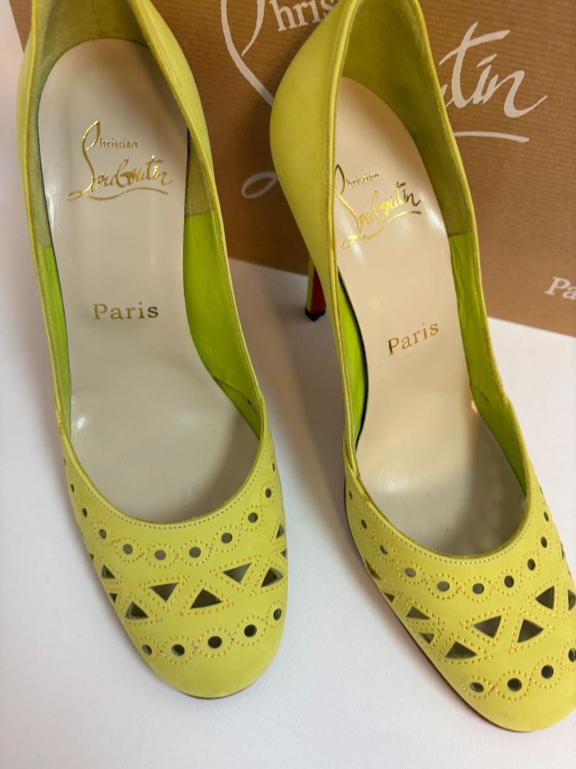 apple green Christian Louboutin round toe heels, 36