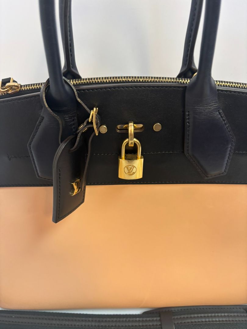 black, navy & rose ballerine Louis Vuitton MM tote bag, Length: 12.2 in (31 cm) Height: 10.2 in (26 cm) Depth: 4.7 in (12 cm) Handle Drop: 4.3 in (11 cm) Strap Drop (optional, if included): 13–21 in (adjustable)