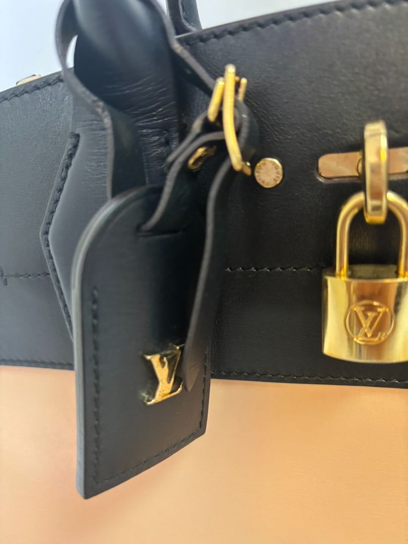 black, navy & rose ballerine Louis Vuitton MM tote bag, Length: 12.2 in (31 cm) Height: 10.2 in (26 cm) Depth: 4.7 in (12 cm) Handle Drop: 4.3 in (11 cm) Strap Drop (optional, if included): 13–21 in (adjustable)