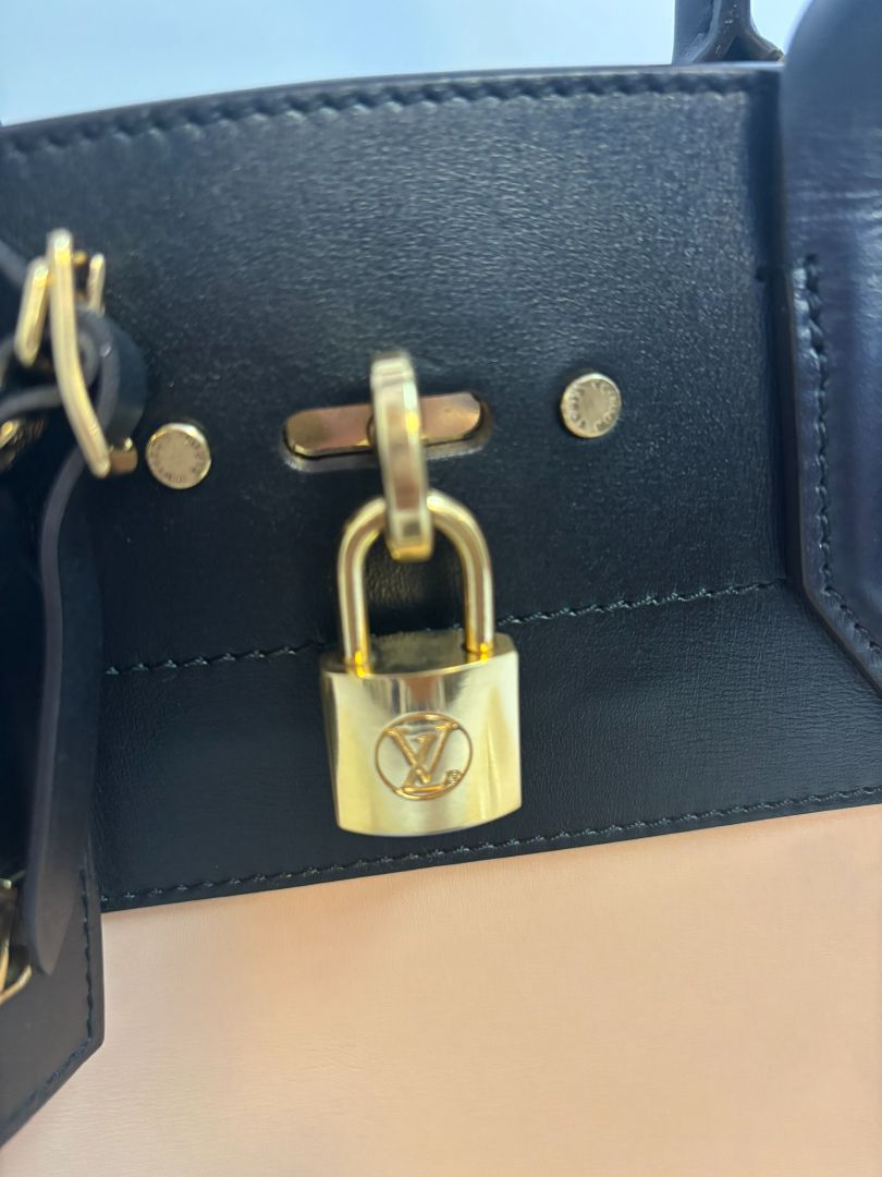black, navy & rose ballerine Louis Vuitton MM tote bag, Length: 12.2 in (31 cm) Height: 10.2 in (26 cm) Depth: 4.7 in (12 cm) Handle Drop: 4.3 in (11 cm) Strap Drop (optional, if included): 13–21 in (adjustable)