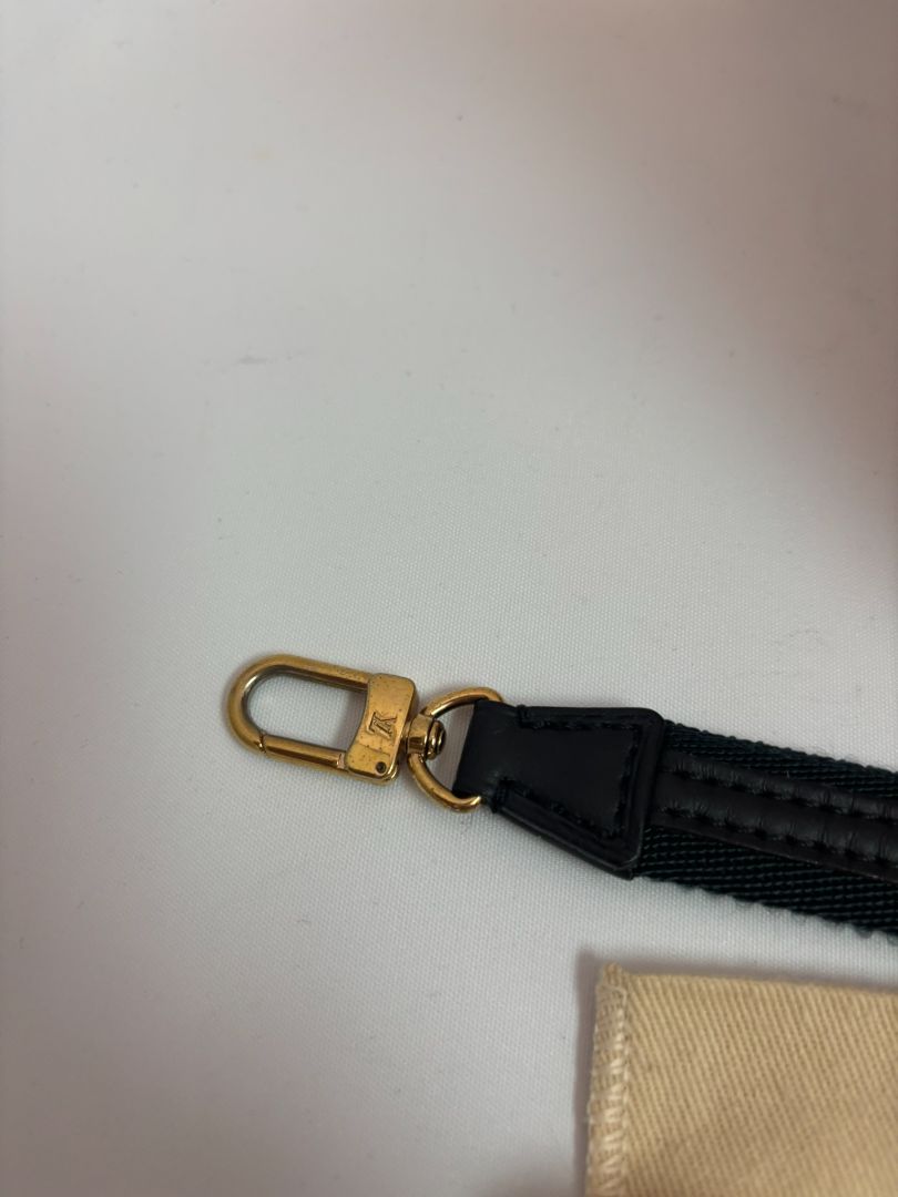 black, navy & rose ballerine Louis Vuitton MM tote bag, Length: 12.2 in (31 cm) Height: 10.2 in (26 cm) Depth: 4.7 in (12 cm) Handle Drop: 4.3 in (11 cm) Strap Drop (optional, if included): 13–21 in (adjustable)