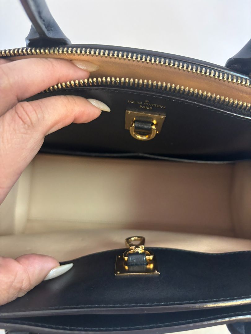 black, navy & rose ballerine Louis Vuitton MM tote bag, Length: 12.2 in (31 cm) Height: 10.2 in (26 cm) Depth: 4.7 in (12 cm) Handle Drop: 4.3 in (11 cm) Strap Drop (optional, if included): 13–21 in (adjustable)