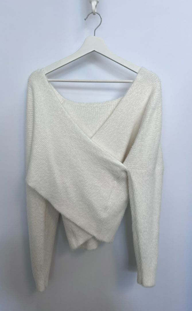 white NA sweater wrap, M