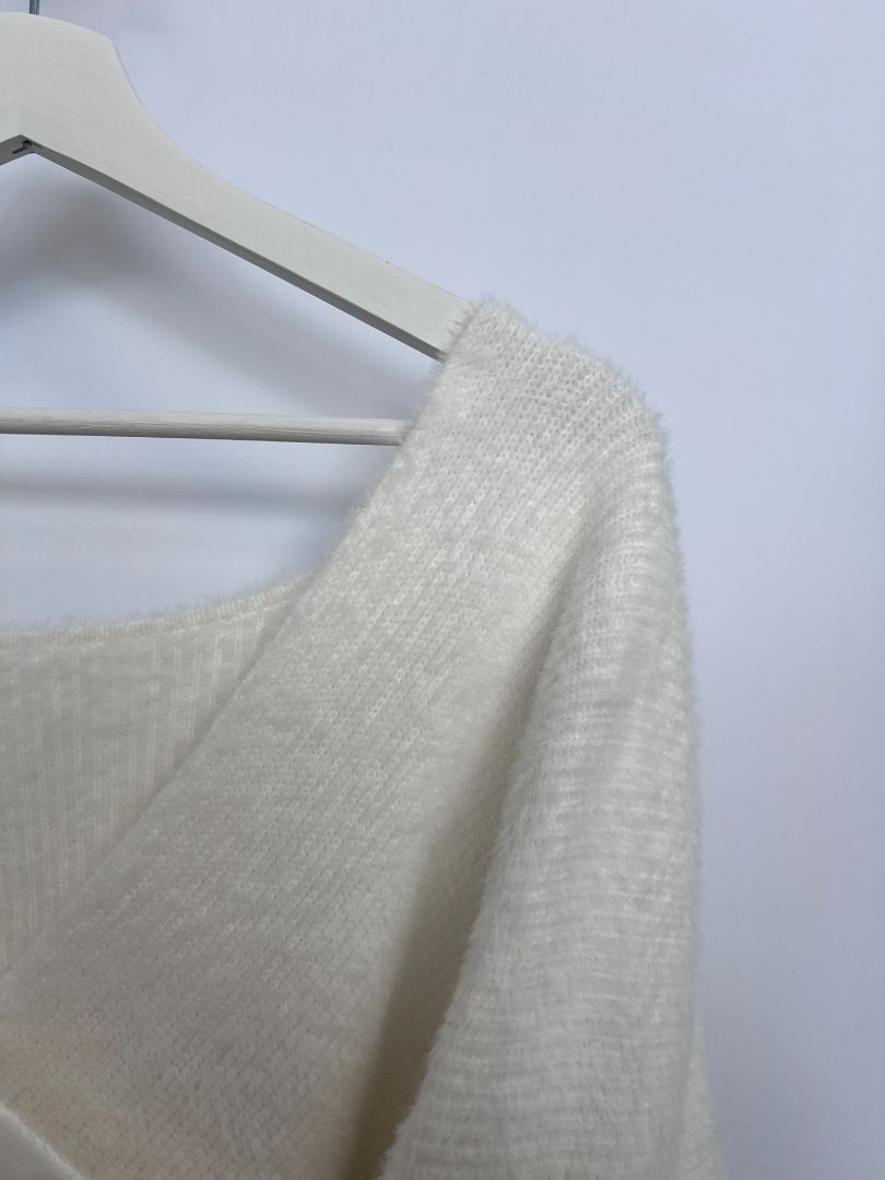 white NA sweater wrap, M