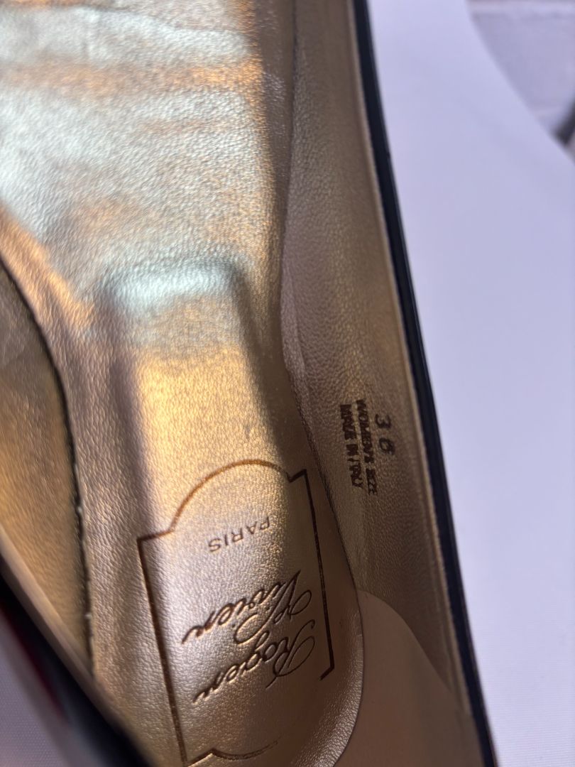 black patent Roger Vivier Patent Leather Flats, DIMENSIONS (Size EU 36.5) Heel Height: 0.5 in (approx. 12 mm) Insole Length: ~9.25 in Width: Standard Size: EU 36.5 / US 6.5