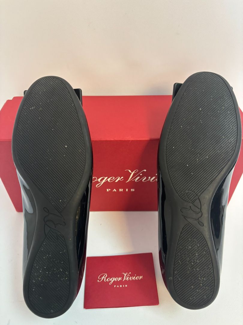 black patent Roger Vivier Patent Leather Flats, DIMENSIONS (Size EU 36.5) Heel Height: 0.5 in (approx. 12 mm) Insole Length: ~9.25 in Width: Standard Size: EU 36.5 / US 6.5