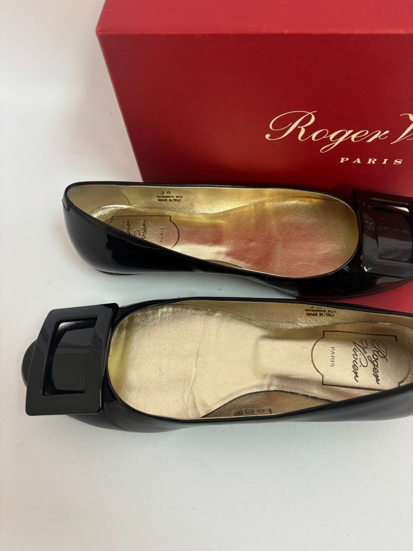 black patent Roger Vivier Patent Leather Flats, DIMENSIONS (Size EU 36.5) Heel Height: 0.5 in (approx. 12 mm) Insole Length: ~9.25 in Width: Standard Size: EU 36.5 / US 6.5