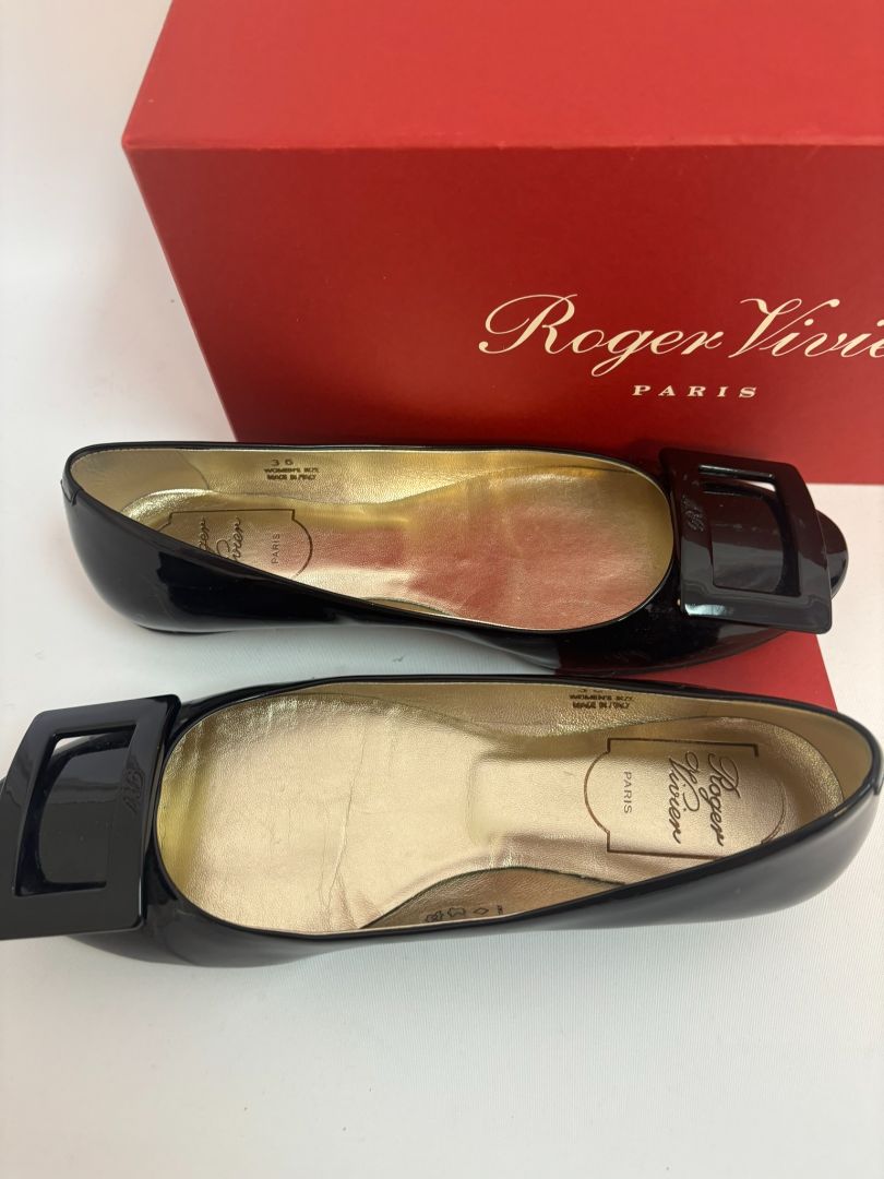 black patent Roger Vivier Patent Leather Flats, DIMENSIONS (Size EU 36.5) Heel Height: 0.5 in (approx. 12 mm) Insole Length: ~9.25 in Width: Standard Size: EU 36.5 / US 6.5