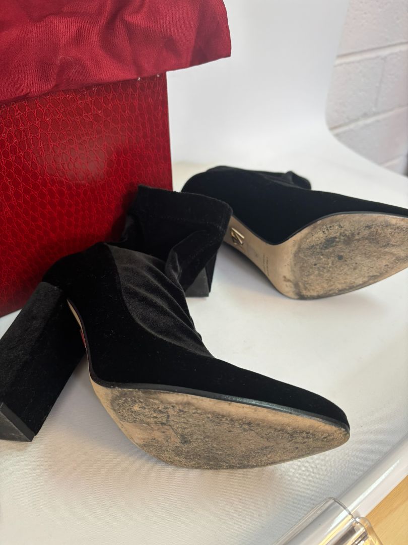 black Tamara Mellon velvet ankle boots, 36 EU Heel Height: 4.25 in (11 cm) Boot Shaft Height: 7 in Toe Shape: Pointed Footbed Length: ~10.5 in