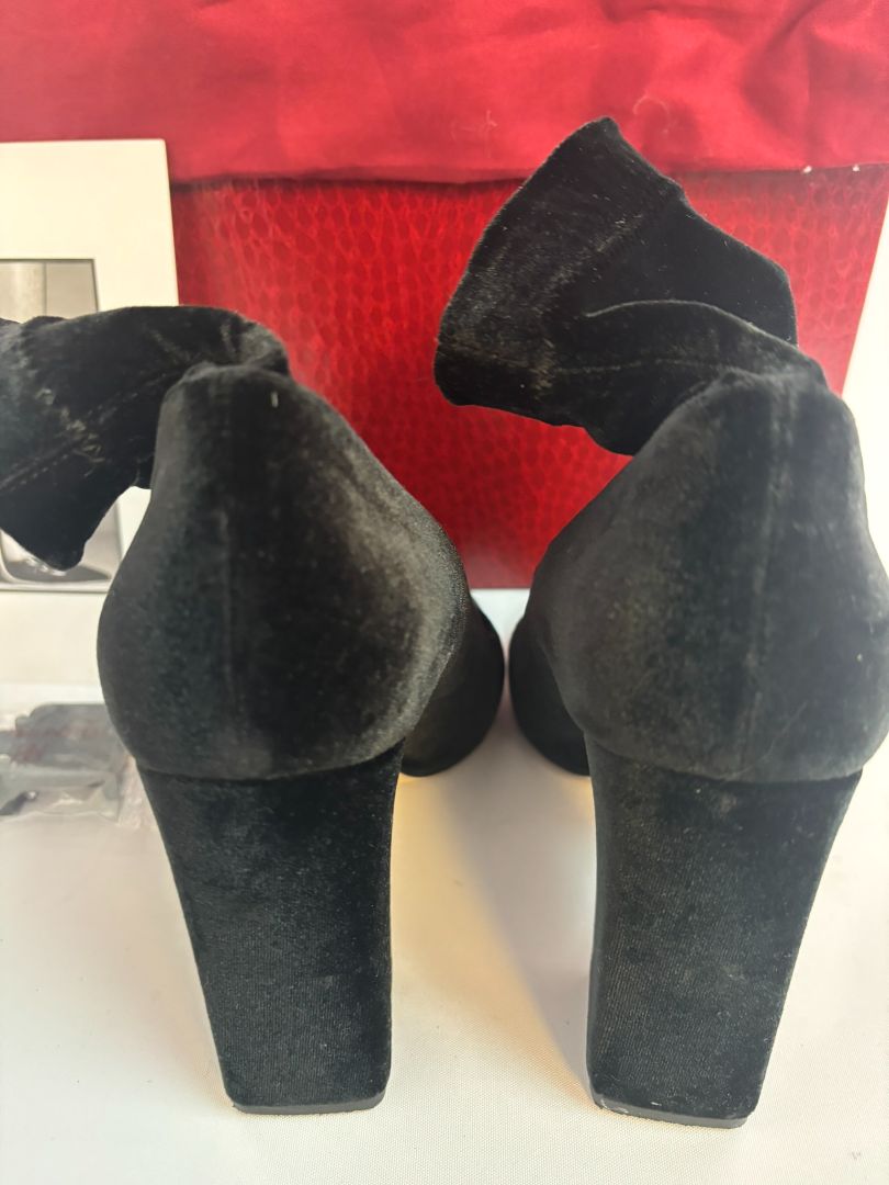 black Tamara Mellon velvet ankle boots, 36 EU Heel Height: 4.25 in (11 cm) Boot Shaft Height: 7 in Toe Shape: Pointed Footbed Length: ~10.5 in