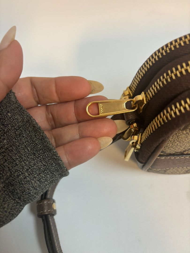 monogram GUCCI Ophidia Supreme small crossbody, Length: 7.5 in Height: 5 in Depth: 2.5 in Strap Drop: 22 in (adjustable crossbody length)