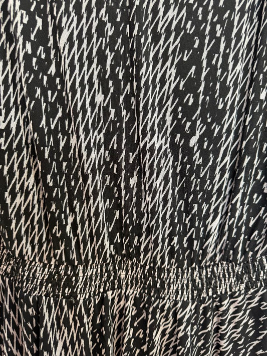 White House Black Market, Black/Grey Abstract Print Flutter-Sleeve Mini Dress, Size M