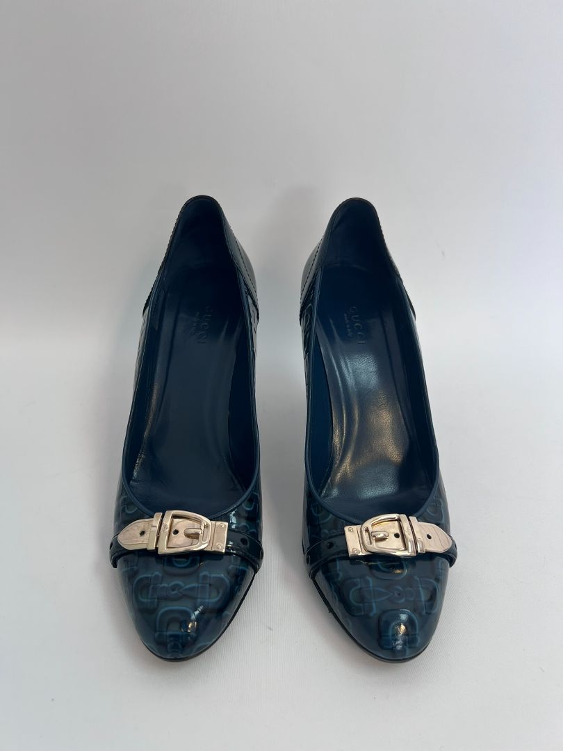blue Gucci pumps, 38C
