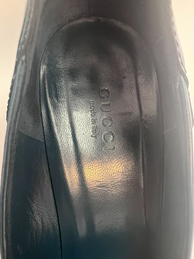 blue Gucci pumps, 38C