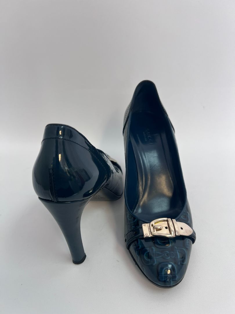 blue Gucci pumps, 38C