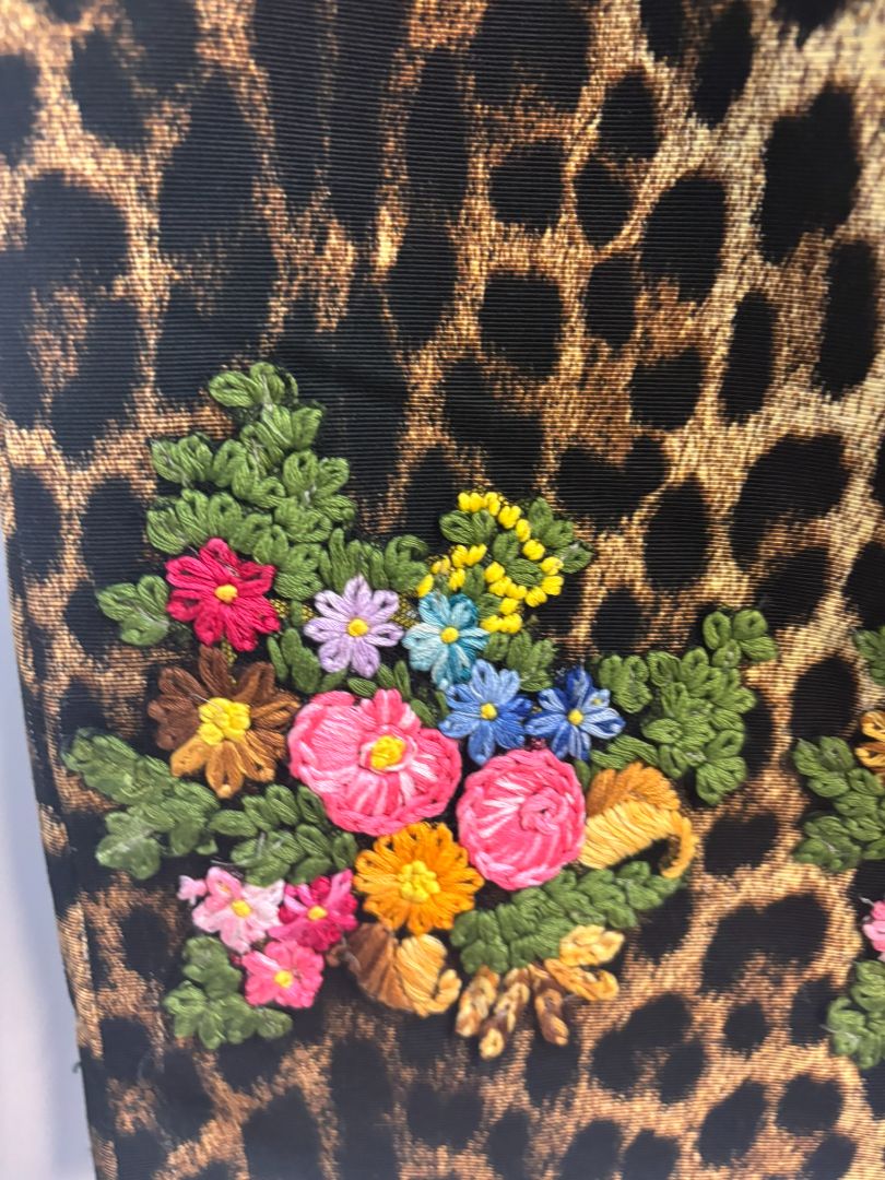 leopard Moschino leopard mini skirt, Waist: 13.5 in (flat) Hip: 18 in Length: 17 in Closure: Side button + hidden zip