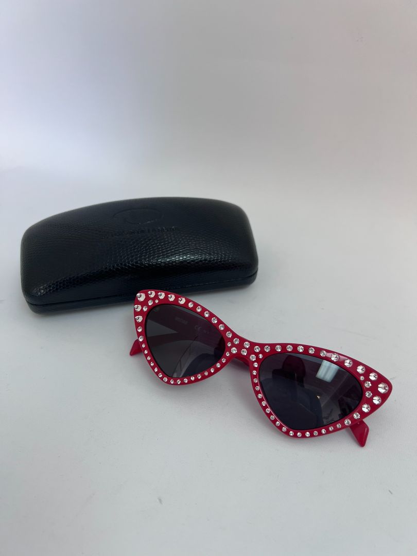 red Moschino cat-eye sunglasses, NA