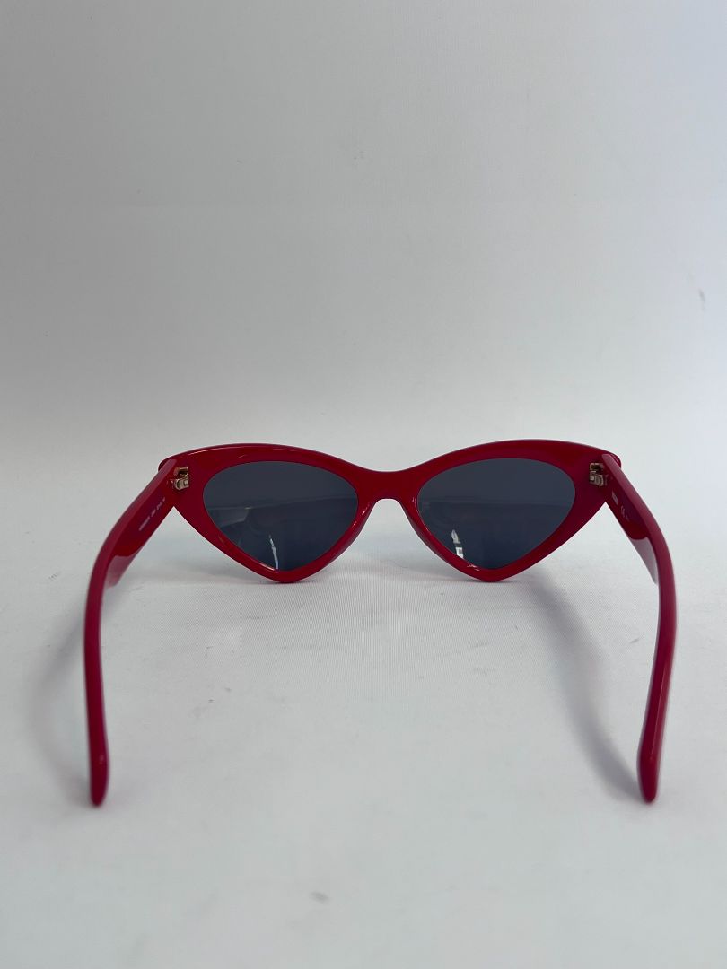 red Moschino cat-eye sunglasses, NA