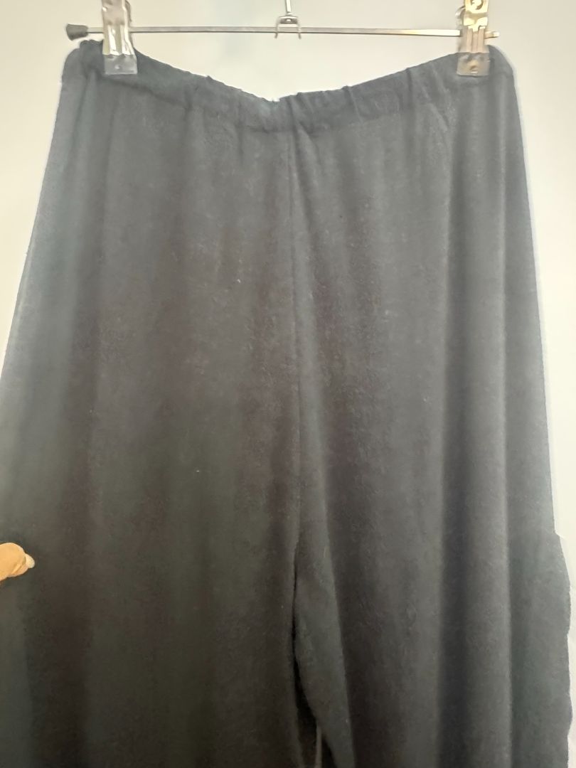 Black Chaser Lee Trouser drawstring, L Waist: 15β18 in (elastic, flat to stretch) Inseam: 29 in Rise: 12 in Total Length: 40 in