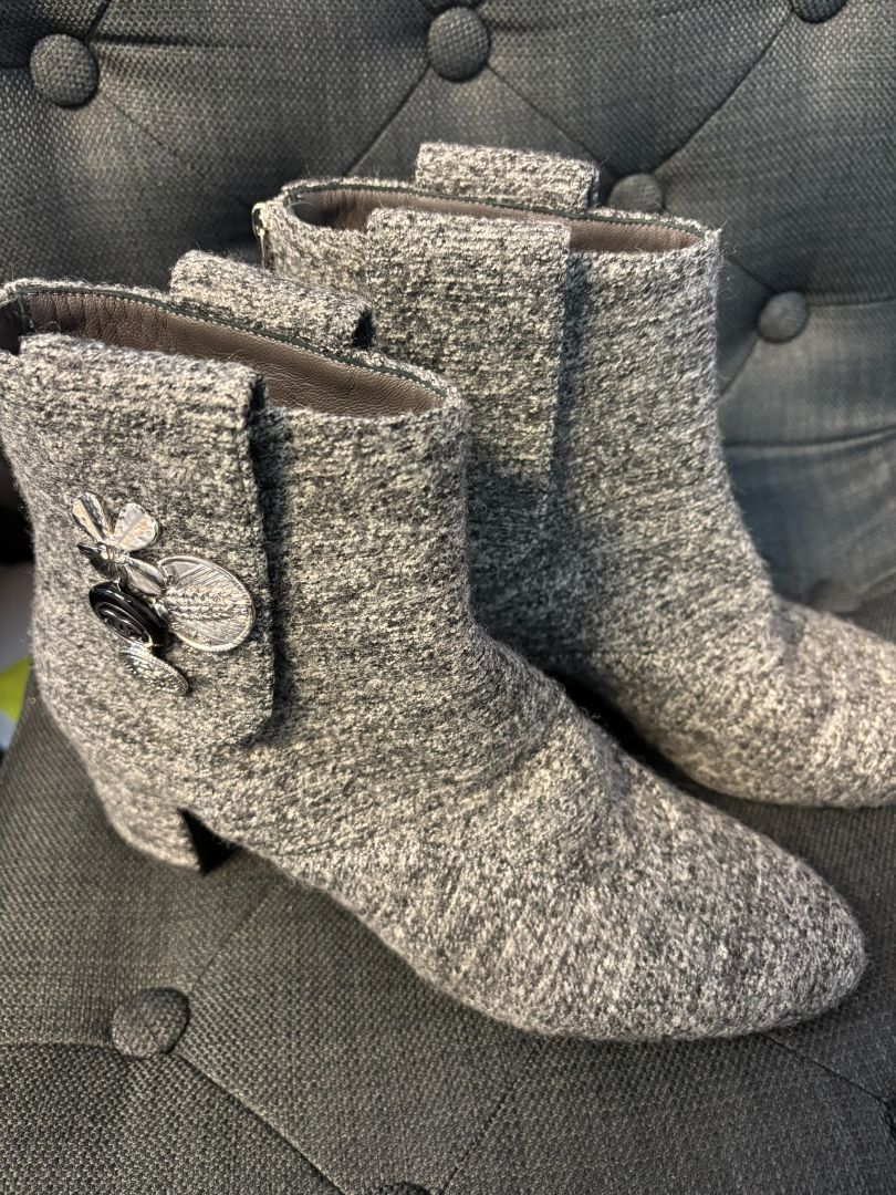 gray Chanel wool ankle boot, 40.5 EU