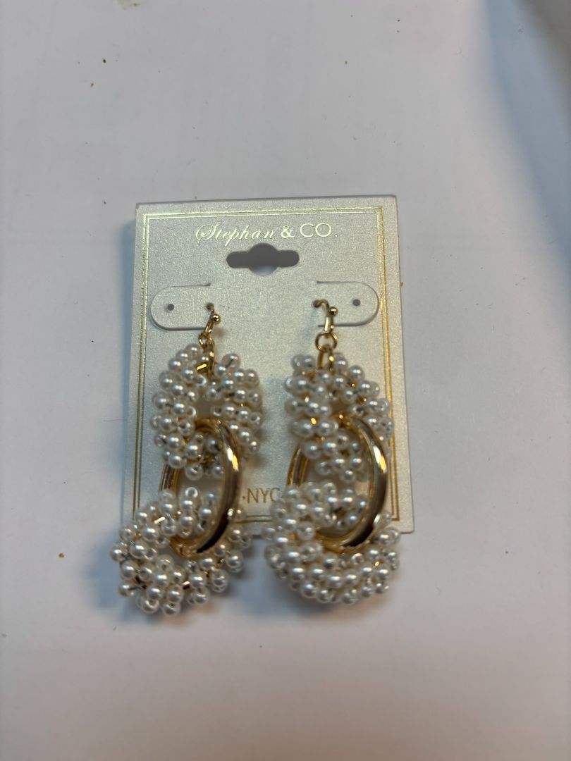 white stephan & co. dangling earrings, OS