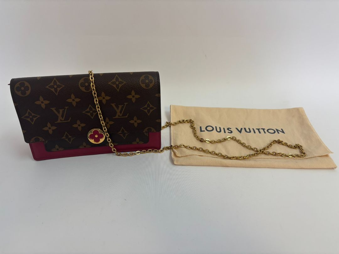 multi color Louis Vuitton flore chain wallet, 17.5 x 11.5 x 3.5 cm