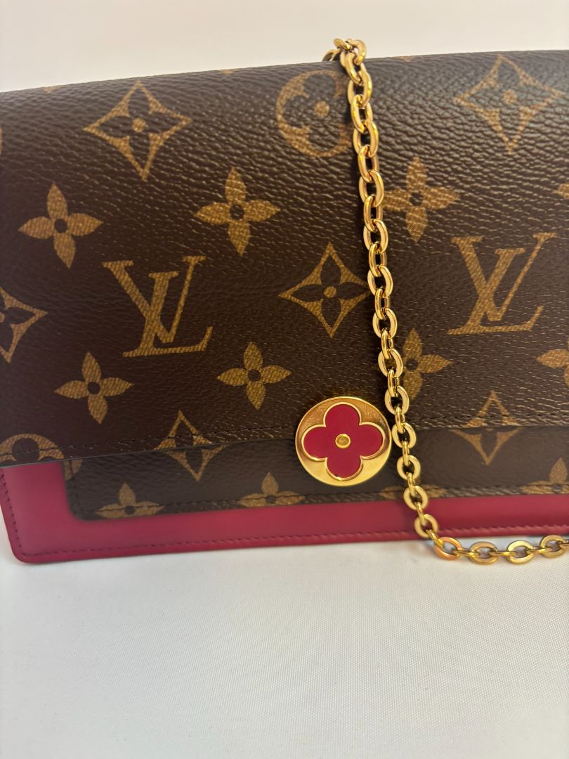 multi color Louis Vuitton flore chain wallet, 17.5 x 11.5 x 3.5 cm