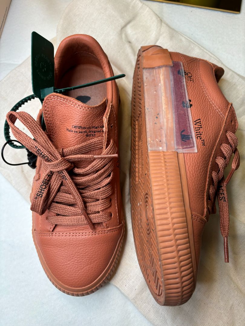 Complete sneaker set with tags – Off-White Tan Peach size 37