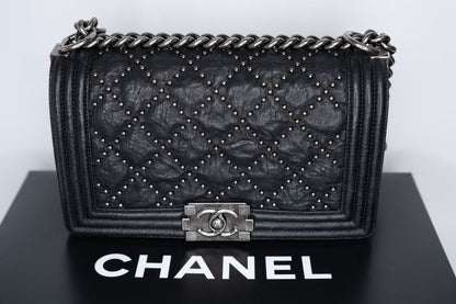 black Chanel Chanel Boy Bag, 📏 Dimensions (Approximate)    • Size: Medium    • Length: 9.8 in    • Height: 5.9 in    • Depth: 3.5 in    • Strap Drop (Single Chain): 11–12 in    • Strap Drop (Crossbody): ~20 in    • Style Code: A67086 (based on signature f