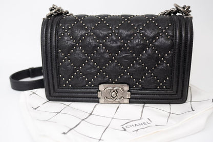 black Chanel Chanel Boy Bag, 📏 Dimensions (Approximate)    • Size: Medium    • Length: 9.8 in    • Height: 5.9 in    • Depth: 3.5 in    • Strap Drop (Single Chain): 11–12 in    • Strap Drop (Crossbody): ~20 in    • Style Code: A67086 (based on signature f