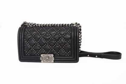 black Chanel Chanel Boy Bag, 📏 Dimensions (Approximate)    • Size: Medium    • Length: 9.8 in    • Height: 5.9 in    • Depth: 3.5 in    • Strap Drop (Single Chain): 11–12 in    • Strap Drop (Crossbody): ~20 in    • Style Code: A67086 (based on signature f