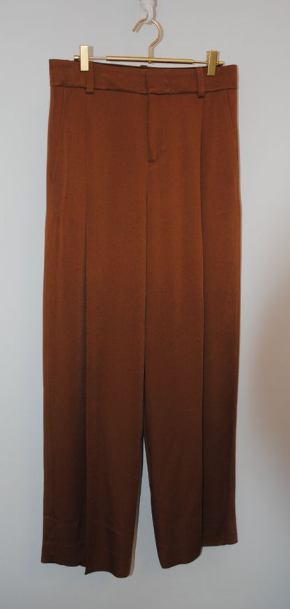 cinnamon Vince Designer pants, APPROXIMATE DIMENSIONS (Estimated size: US 6–8) Waist: 15.5 in (flat) Rise: 11 in Inseam: 31.5 in Outseam: 42 in Leg Opening: 10 in Hips: 20.5 in (flat across)