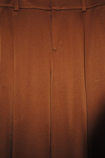 cinnamon Vince Designer pants, APPROXIMATE DIMENSIONS (Estimated size: US 6–8) Waist: 15.5 in (flat) Rise: 11 in Inseam: 31.5 in Outseam: 42 in Leg Opening: 10 in Hips: 20.5 in (flat across)