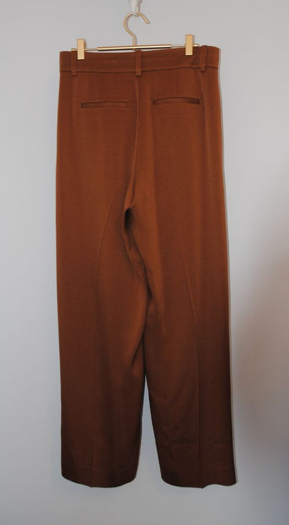 cinnamon Vince Designer pants, APPROXIMATE DIMENSIONS (Estimated size: US 6–8) Waist: 15.5 in (flat) Rise: 11 in Inseam: 31.5 in Outseam: 42 in Leg Opening: 10 in Hips: 20.5 in (flat across)