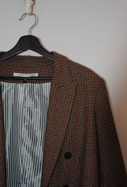 red /black base Veronica Beard houndstooth blazer, 14/APPROXIMATE DIMENSIONS Medium