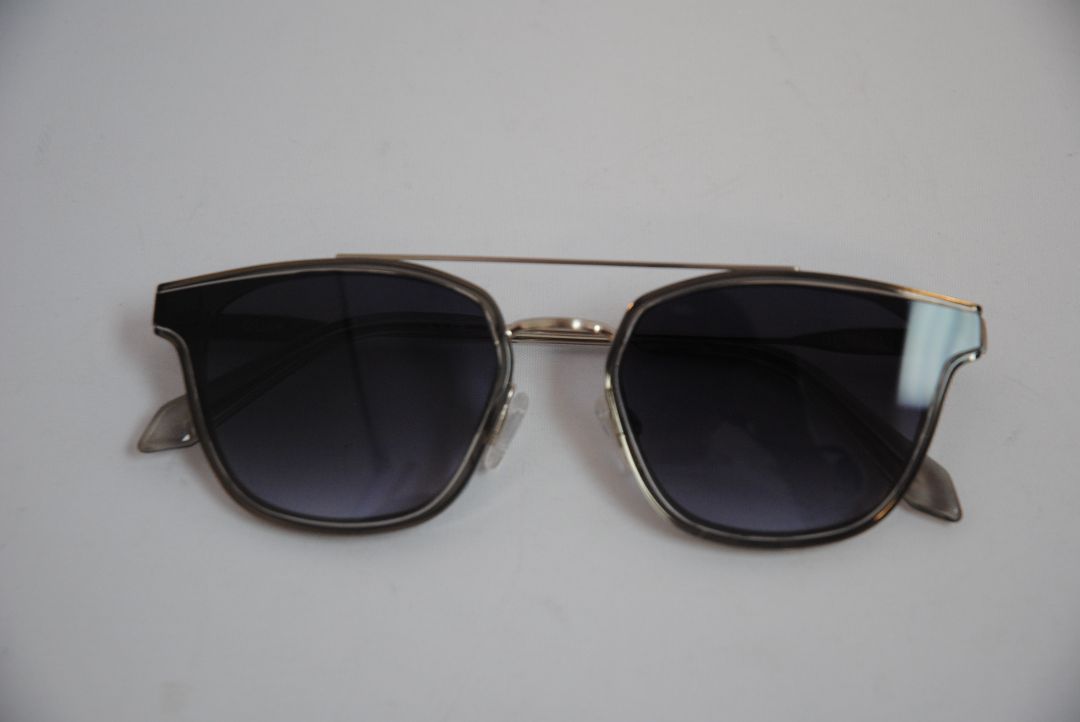 Silver Grey Quay designer glasses, One Size