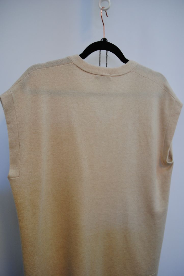 beige Brunello Cucinelli cashmere and silk belted top, Bust (flat): 19 in Length (shoulder to hem): 26 in (front), 24.5 in (back) Shoulder Width: 17 in Fit: Relaxed, draped silhouette Closure: Open front with inner satin tie detail