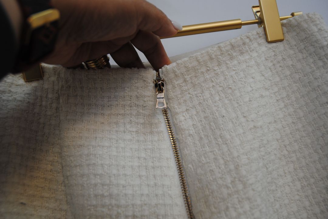 Alice + Olivia skort tweed, Waist (flat): 13.25 in Hip: 17.5 in Length: 15.5 in Fit: Tailored, mid-rise Closure: Hidden back zipper