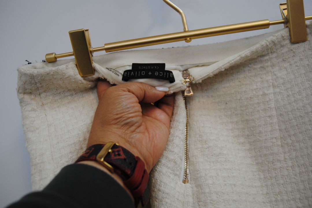 Alice + Olivia skort tweed, Waist (flat): 13.25 in Hip: 17.5 in Length: 15.5 in Fit: Tailored, mid-rise Closure: Hidden back zipper