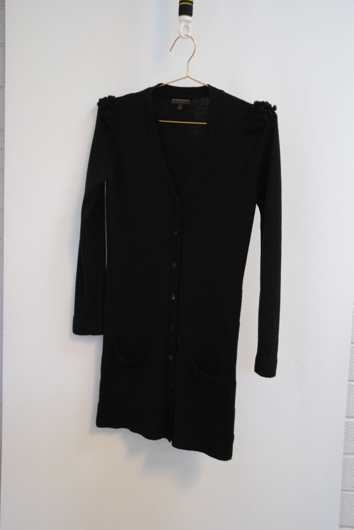 black Burberry London wool cardigan, *📏 Dimensions (Approximate – Women’s Size S)**** Bust (flat): 17.5 in Length (shoulder to hem): 33 in Sleeve Length: 24 in Shoulder to Shoulder: 15 in Fit: Slim, longline silhouette Closure: Full front button-down Pock
