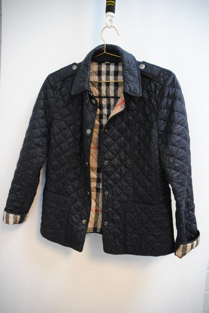 navy Burberry Designer coats, Dimensions (Approximate – Women’s Size Medium / UK 10 / US 6-8)** Bust (flat): 19 in Length (shoulder to hem): 26 in Sleeve Length: 24 in Shoulder to Shoulder: 15.5 in Fit: Slim tailored fit, hits at the hip Closure: Snap but