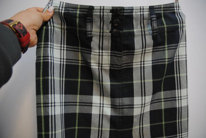 green and black Burberry plaid mini skirt, Dimensions (Approximate – Women’s Size S / 4 US)** Waist: 28 in Hip: 36 in Length: 19 in Slit Height: 2.5 in (front center) Closure: Triple-button front fly