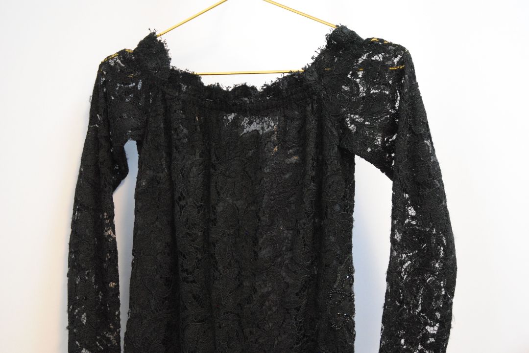 black Dolce & Gabbana floral lace sheath dress, 6Bust: 34–35 in Waist: 28–29 in Hips: 37–38 in Length: 42 in Sleeve Length: 24 in Fit: Body-skimming sheath with slight stretch
