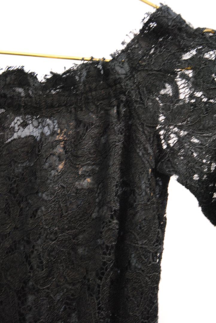 black Dolce & Gabbana floral lace sheath dress, 6Bust: 34–35 in Waist: 28–29 in Hips: 37–38 in Length: 42 in Sleeve Length: 24 in Fit: Body-skimming sheath with slight stretch