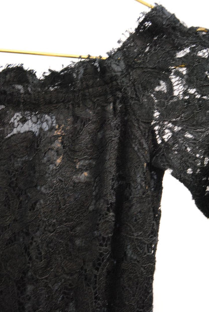 black Dolce & Gabbana floral lace sheath dress, 6Bust: 34–35 in Waist: 28–29 in Hips: 37–38 in Length: 42 in Sleeve Length: 24 in Fit: Body-skimming sheath with slight stretch