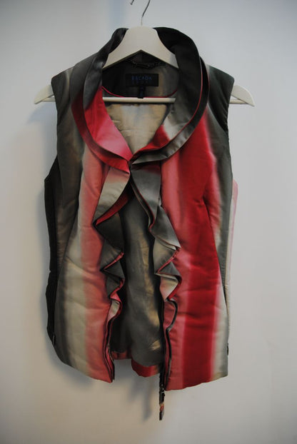 ombre Escada ombre silk vest, Dimensions (Approx. Size 38 / US 6-8)**** Bust: 36 in Waist: 32 in Length: 23 in (shoulder to hem) Fit: Slim, tailored vest style with side zip closures