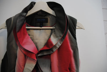 ombre Escada ombre silk vest, Dimensions (Approx. Size 38 / US 6-8)**** Bust: 36 in Waist: 32 in Length: 23 in (shoulder to hem) Fit: Slim, tailored vest style with side zip closures